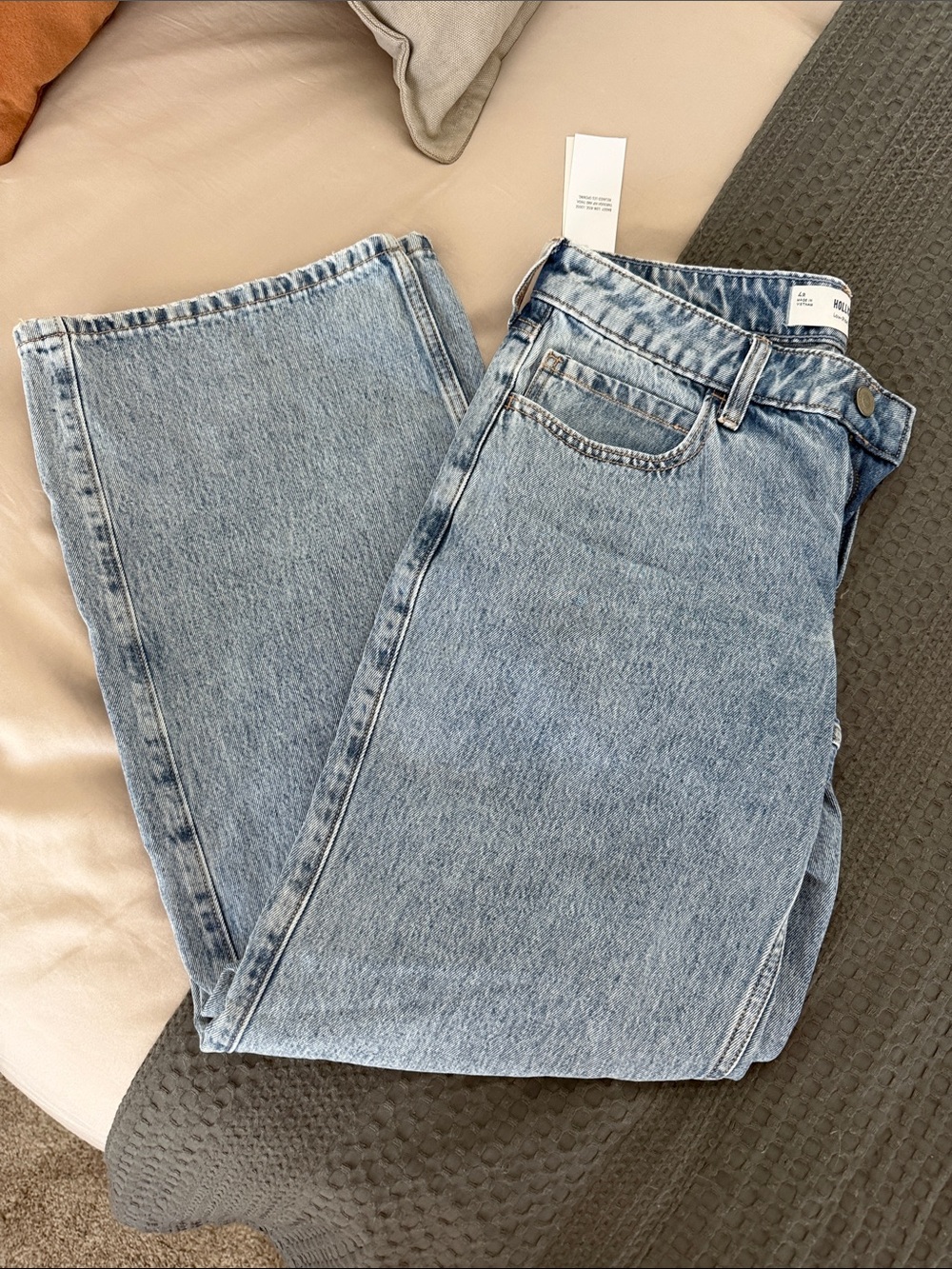 Hollister Women's Light Blue Relaxed Jeans - Picture 2 of 3